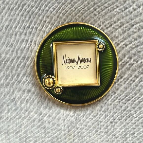 Miniature Green & Gold Picture Frame Brooch - Picture 1 of 5